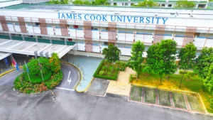 Dronebilde av campus ved James Cook University i Singapore.